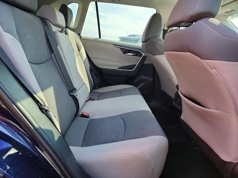 2022 TOYOTA RAV4 XLE 11