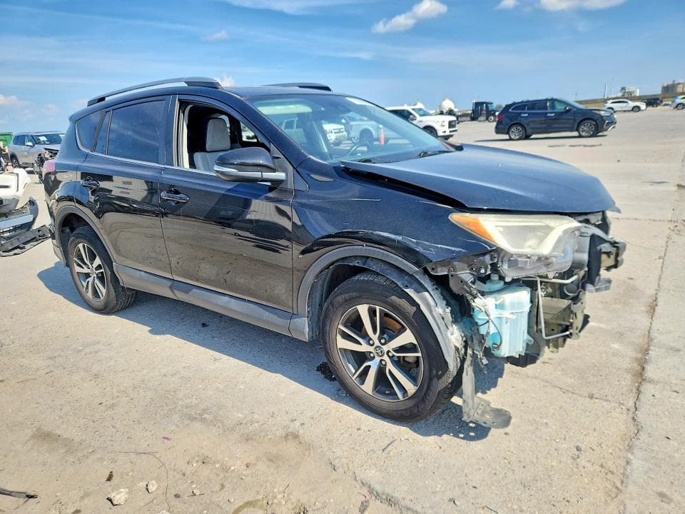 2017 TOYOTA RAV4 XLE 4