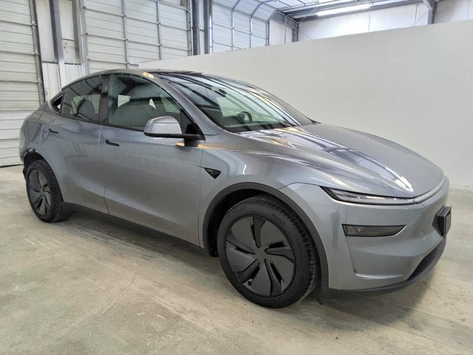 2026 TESLA MODEL Y 4