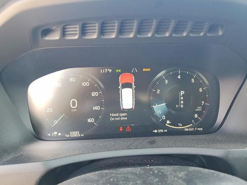 2017 VOLVO XC90 T6 9