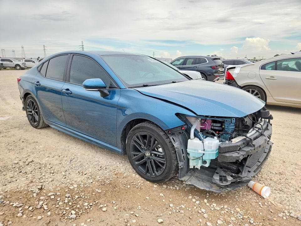 2025 TOYOTA CAMRY SE 4