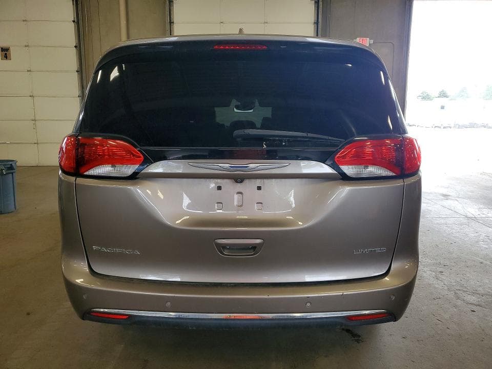 2017 CHRYSLER PACIFICA LIMITED 6