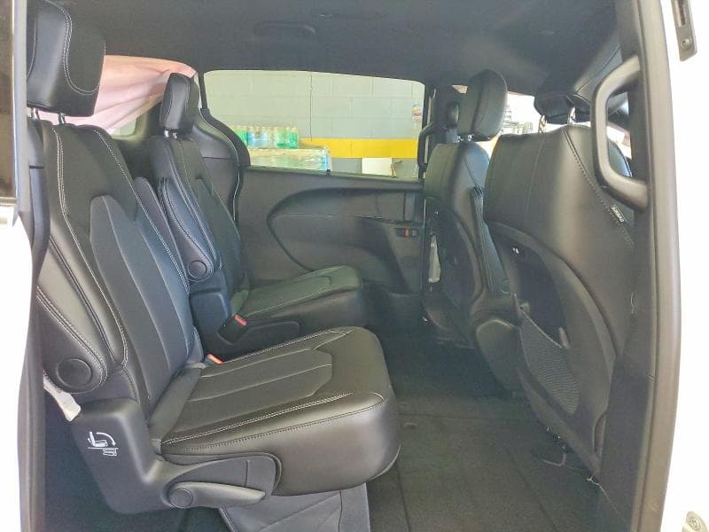 2027 CHRYSLER PACIFICA SELECT 11