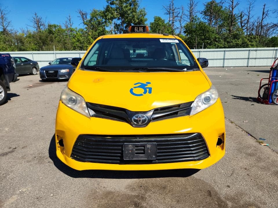2018 TOYOTA SIENNA L 5
