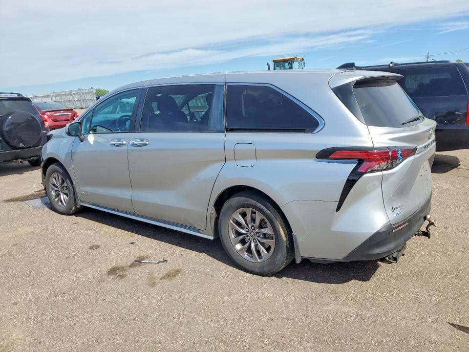 2021 TOYOTA SIENNA XLE 2