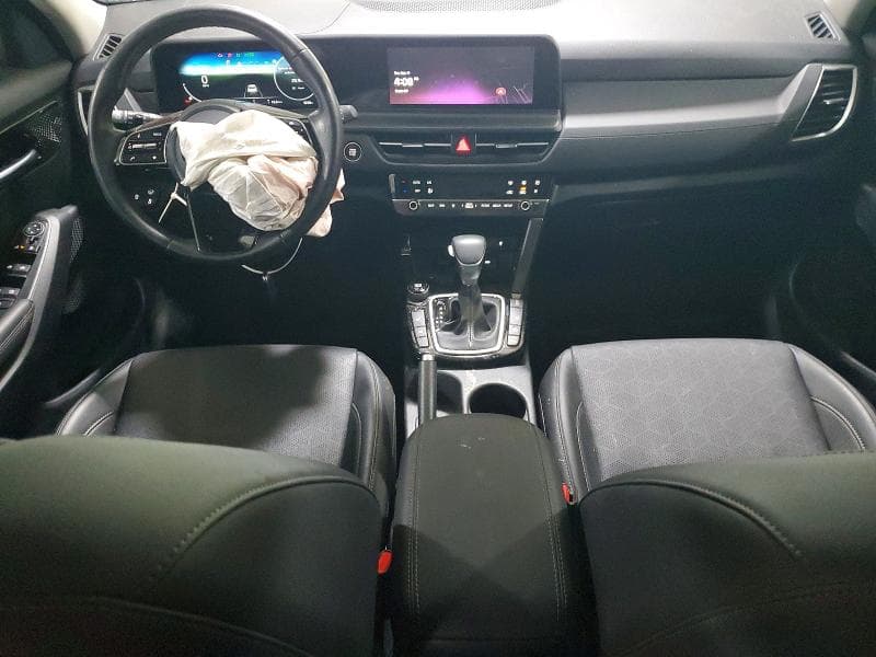 2025 KIA SELTOS EX 8