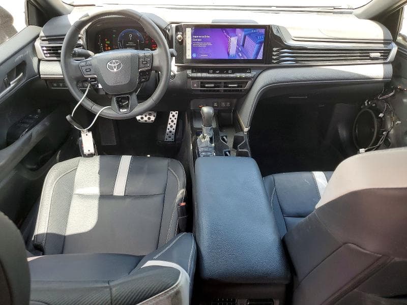 2025 TOYOTA CAMRY SE 8