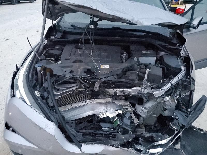 2019 TOYOTA C-HR XLE 11