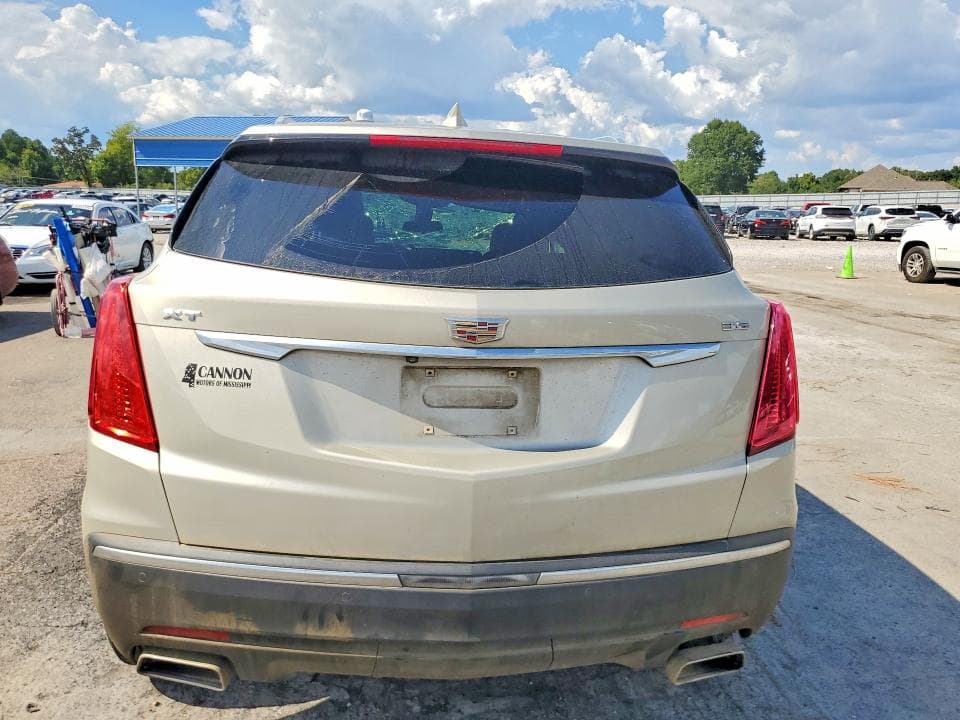 2017 CADILLAC XT5 6