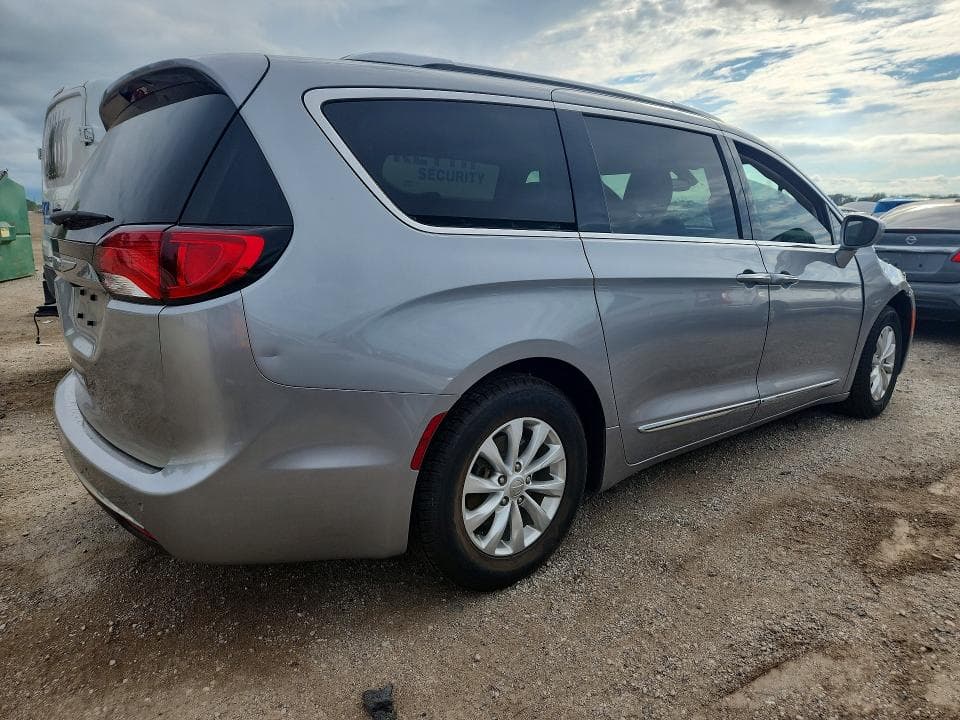 2018 CHRYSLER PACIFICA TOURING L 3