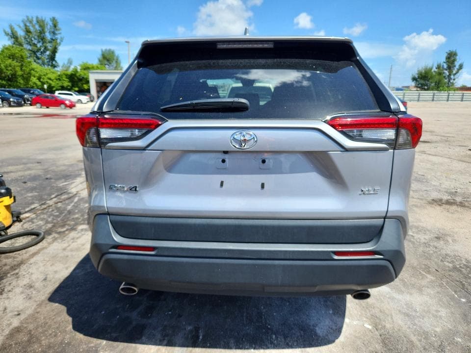 2025 TOYOTA RAV4 XLE 6