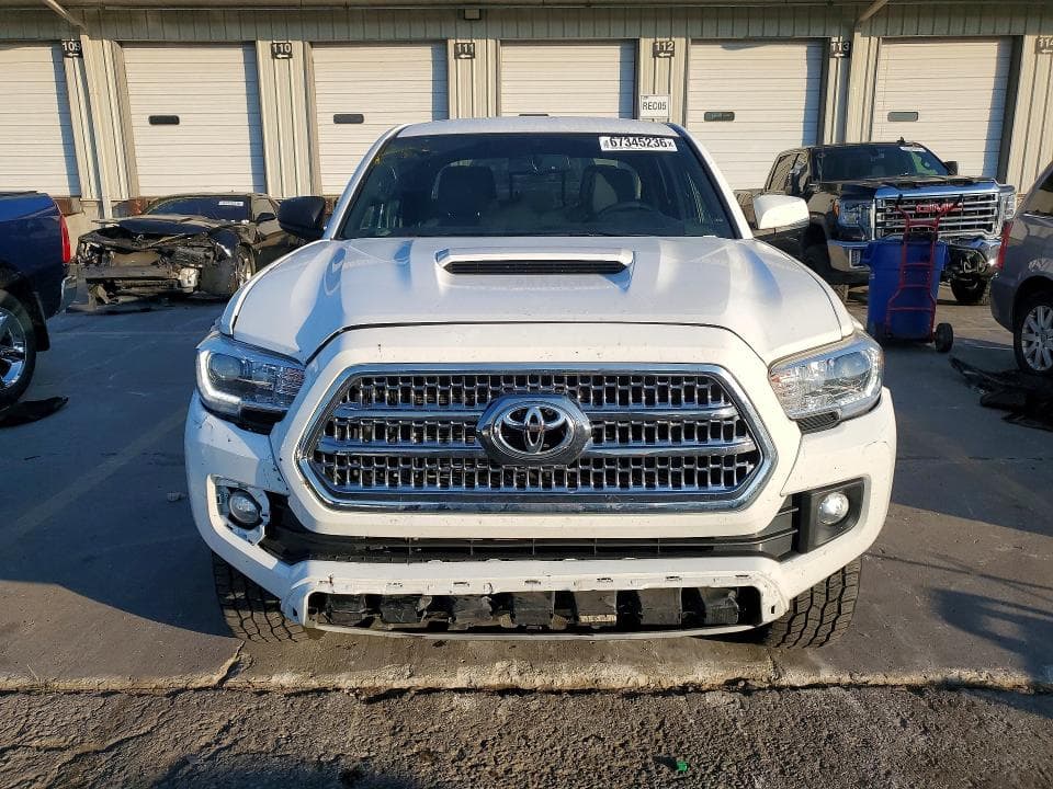 2017 TOYO TACOMA 5