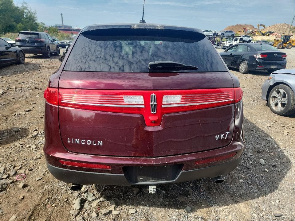 2019 LINCOLN MKT 6