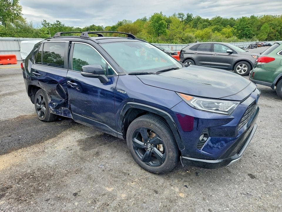2020 TOYOTA RAV4 XSE 4
