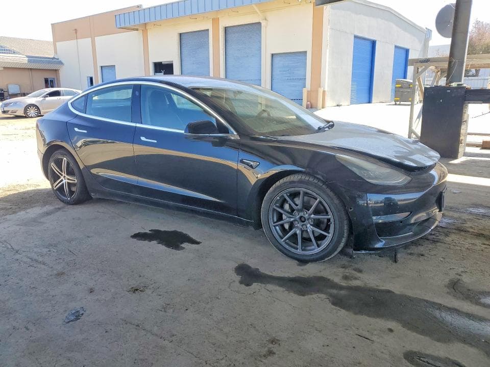 2018 TESLA MODEL 3 4
