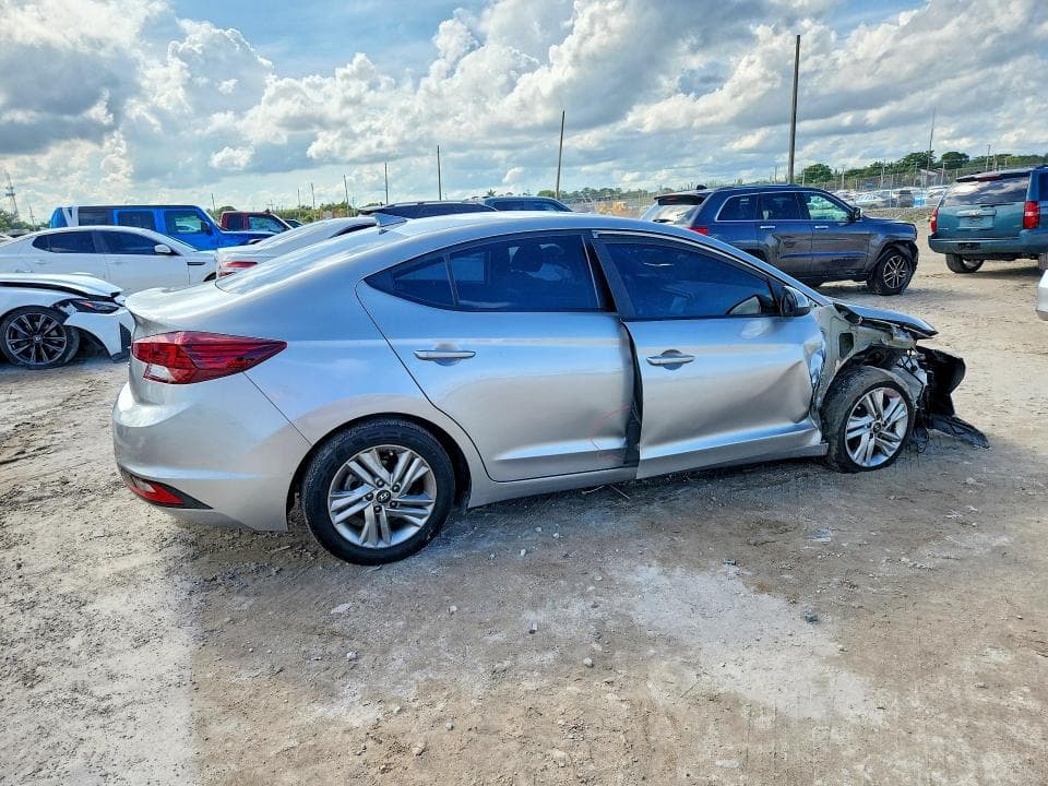 2020 HYUNDAI ELANTRA SEL 3
