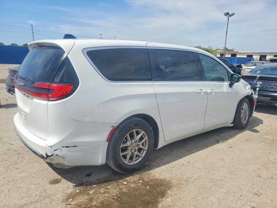 2024 CHRYSLER PACIFICA TOURING L 3