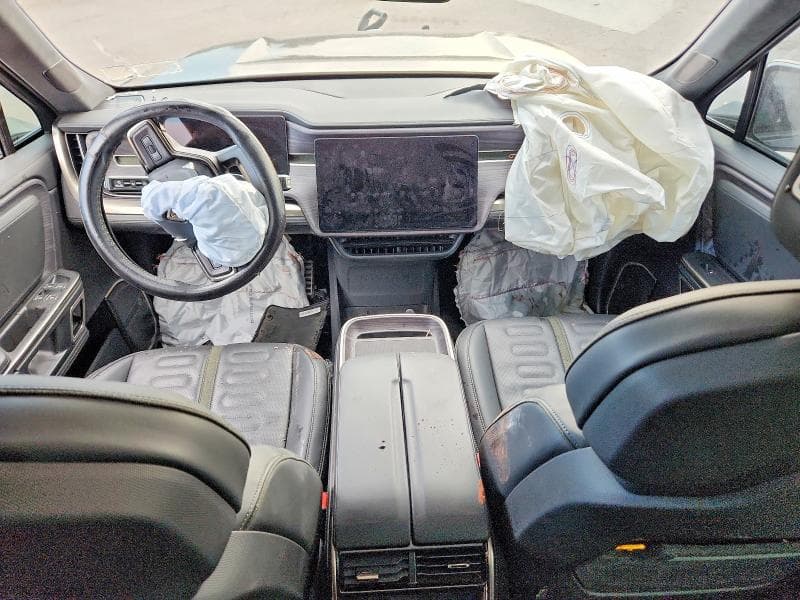 2023 RIVIAN R1S ADVENTURE 8