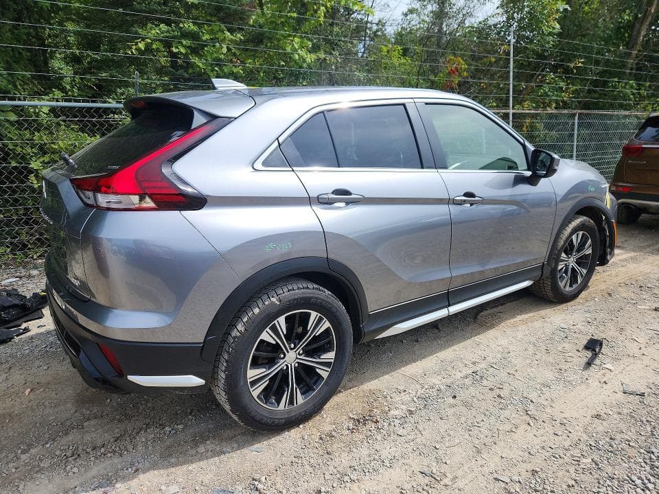 2022 MITSUBISHI ECLIPSE CROSS SE 3
