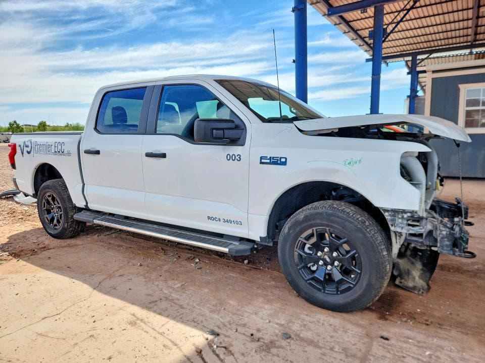 2025 FORD F150 LIGHTNING PRO 4