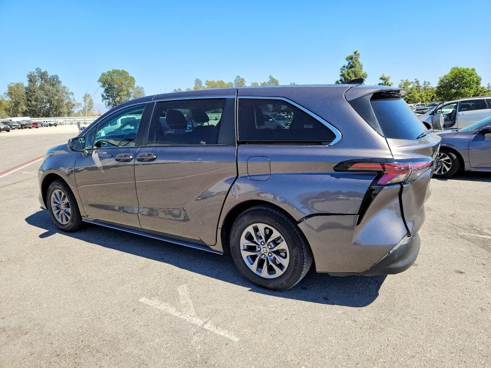 2024 TOYOTA SIENNA LE 2