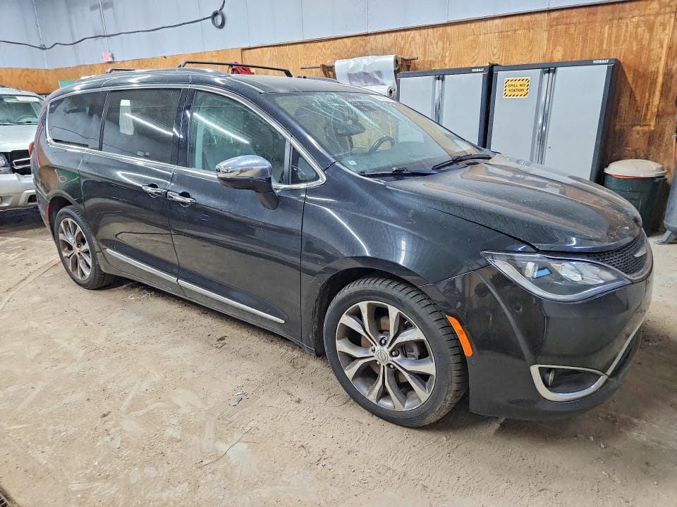 2017 CHRYSLER PACIFICA LIMITED 4