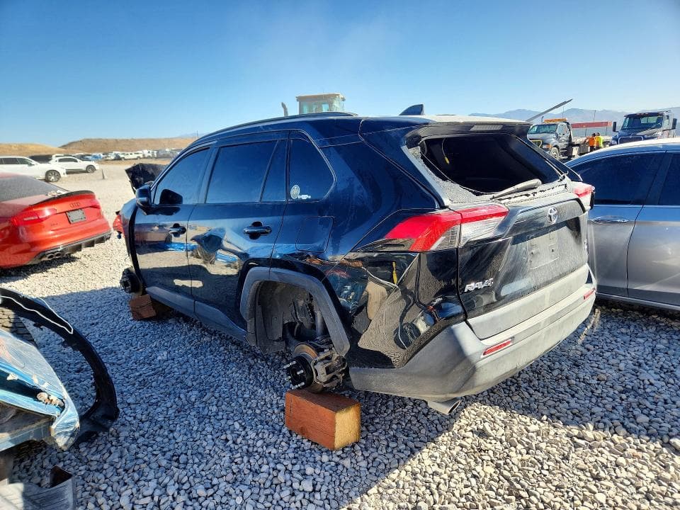 2019 TOYOTA RAV4 XLE 2