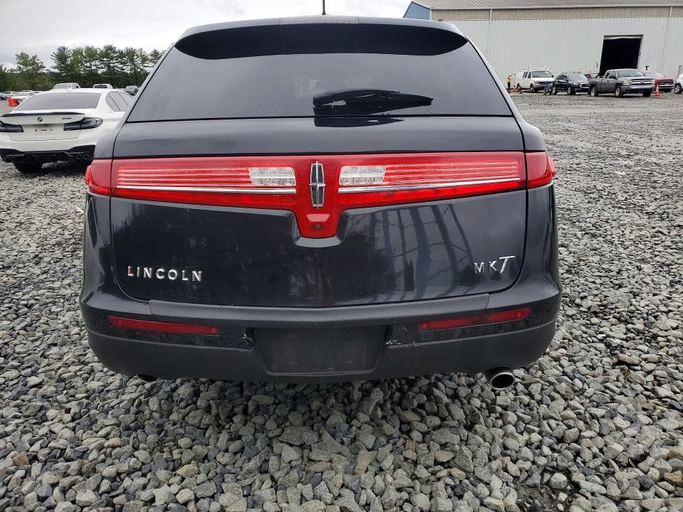 2018 LINCOLN MKT 6