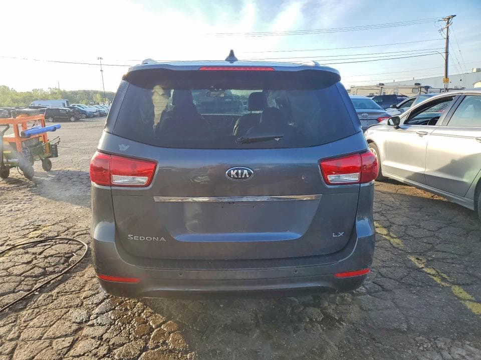 2017 KIA SEDONA LX 6
