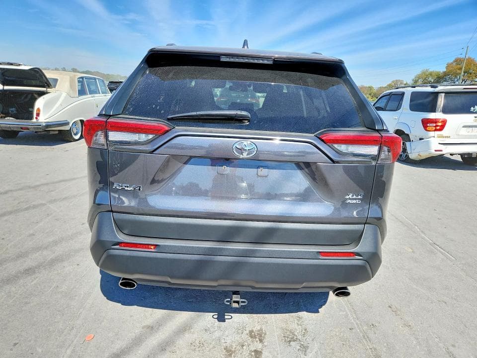 2019 TOYOTA RAV4 XLE 6
