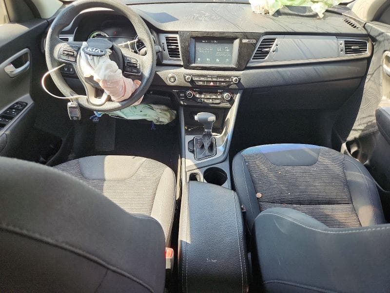 2018 KIA NIRO LX 8