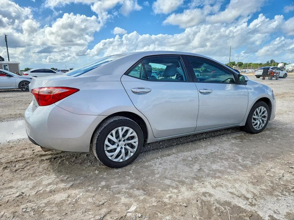 2017 TOYOTA COROLLA LE 3
