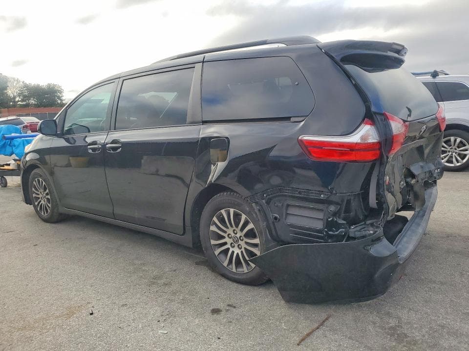 2019 TOYOTA SIENNA XLE 8-PASSENGER 2