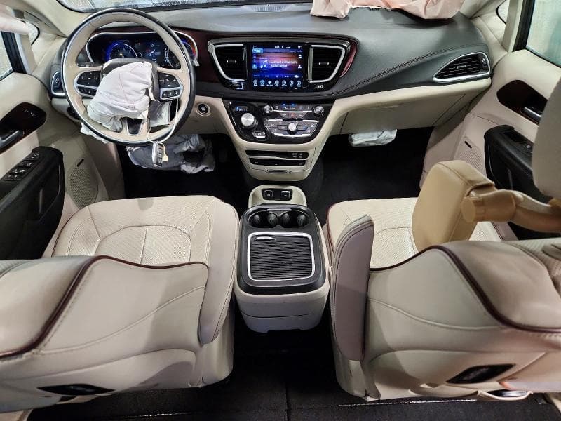 2017 CHRYSLER PACIFICA LIMITED 8