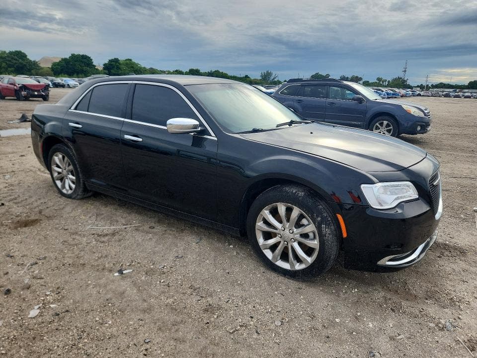 2019 CHRYSLER 300 LIMITED 4
