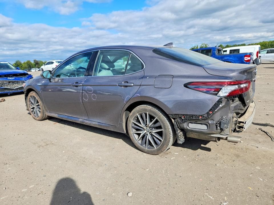 2021 TOYOTA CAMRY XLE 2
