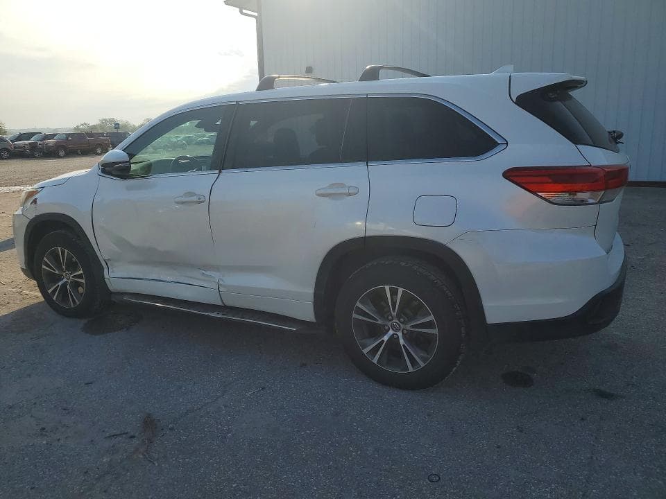 2017 TOYOTA HIGHLANDER LE PLUS 2