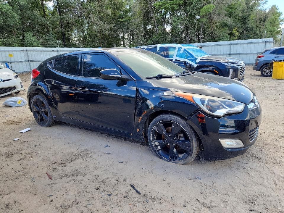 2017 HYUNDAI VELOSTER VALUE EDITION 4