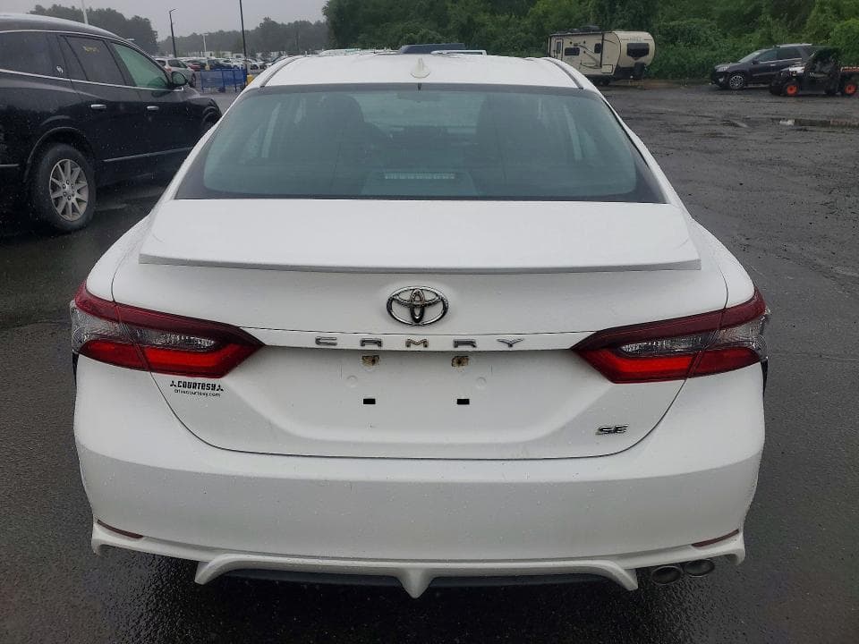 2021 TOYOTA CAMRY SE 6