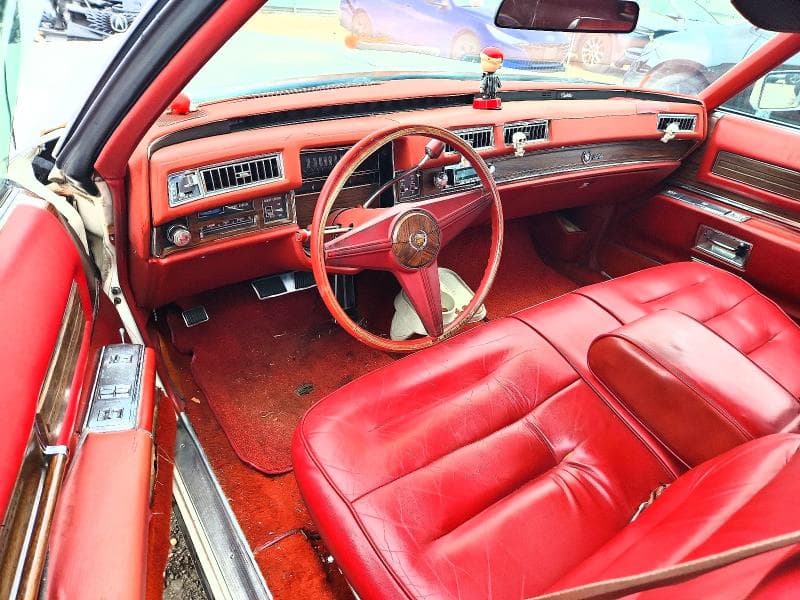 1976 CADILLAC DEVILLE 8