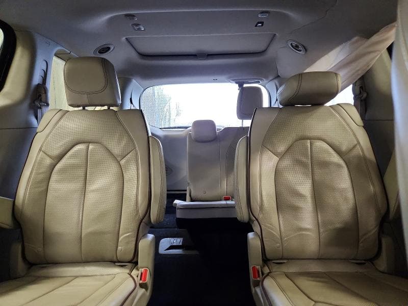 2017 CHRYSLER PACIFICA LIMITED 10