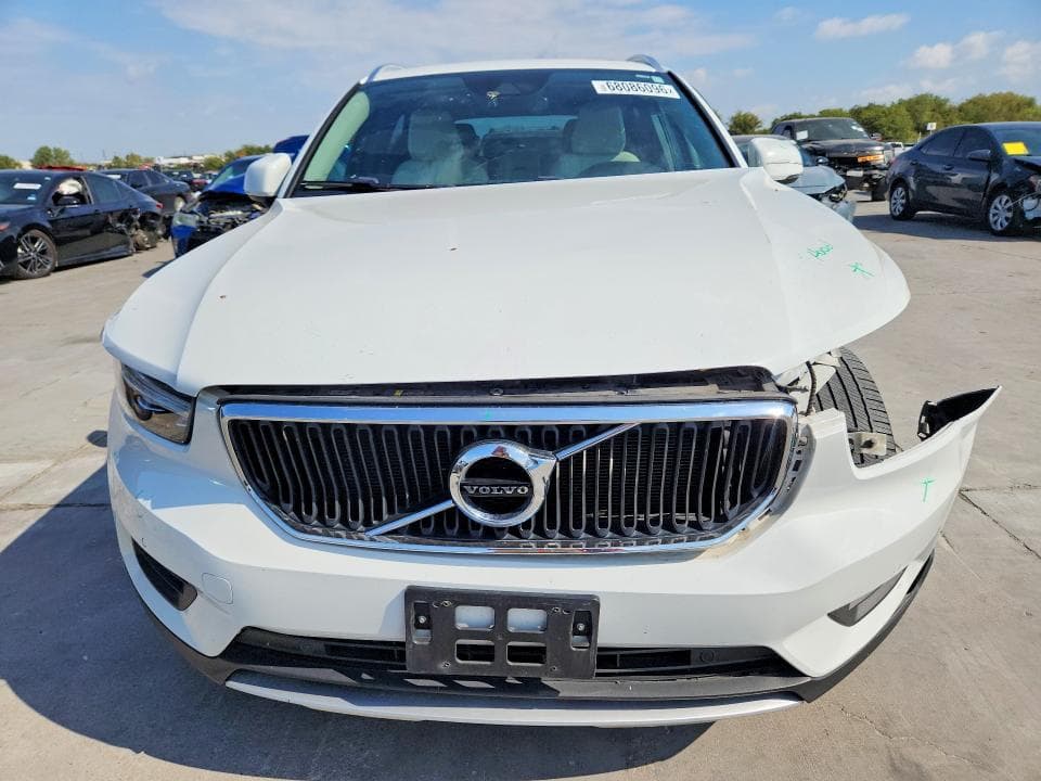 2019 VOLVO XC40 T5 MOMENTUM 5