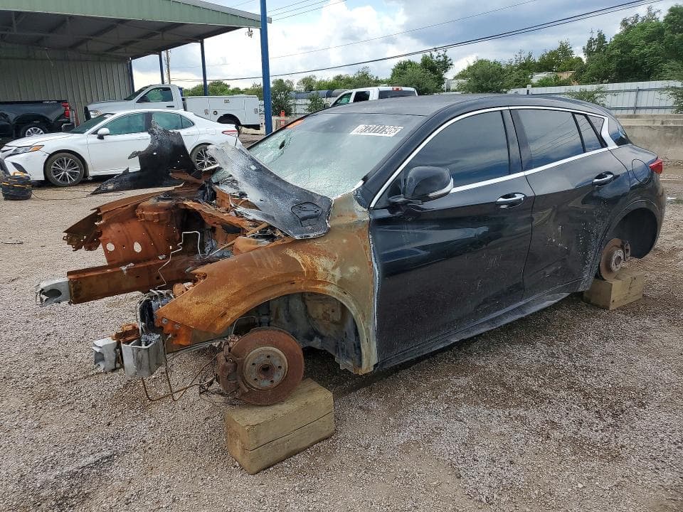 2018 INFINITI QX30 LUXURY