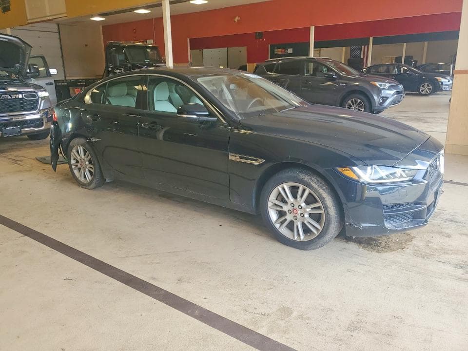 2018 JAGUAR XE PREMIUM 4