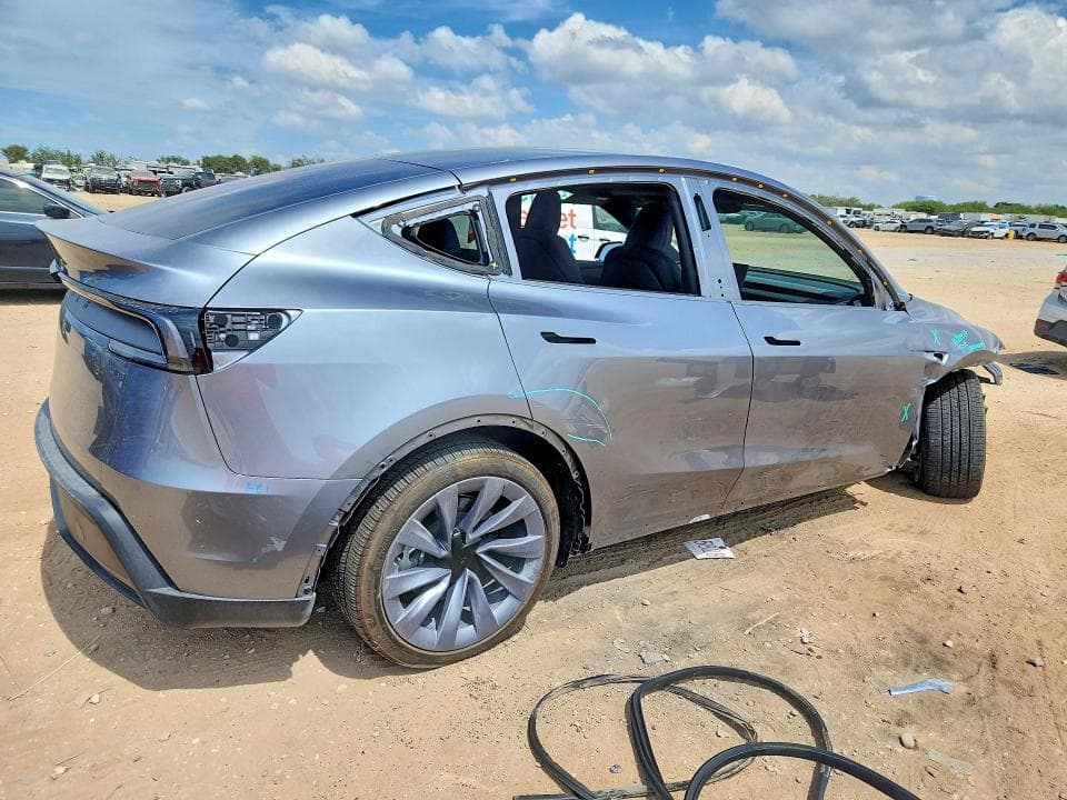 2026 TESLA MODEL Y 3