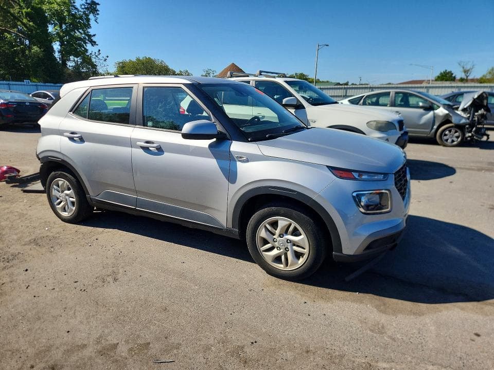 2021 HYUNDAI VENUE SE 4