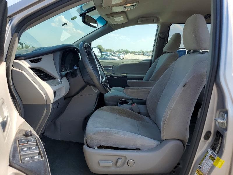 2017 TOYOTA SIENNA LE 7