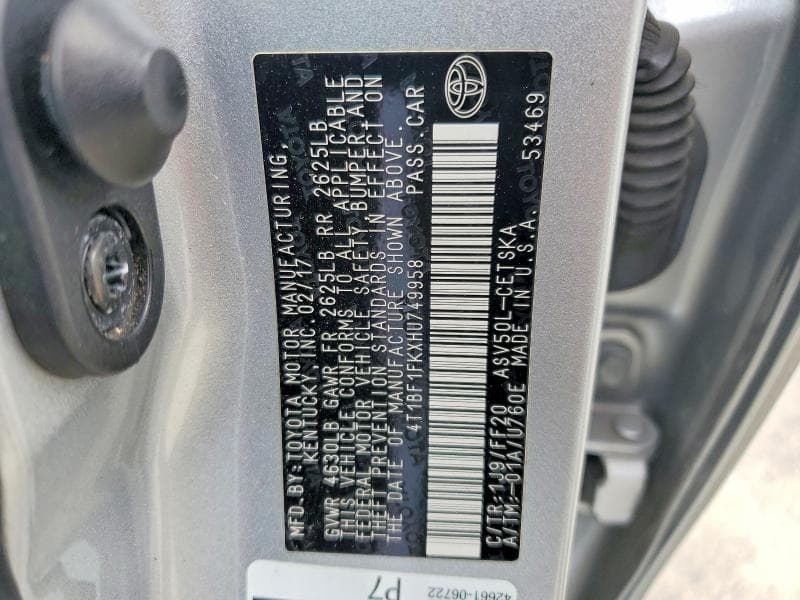 2017 TOYOTA CAMRY SE 13