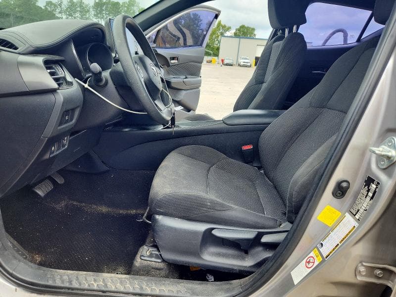 2019 TOYOTA C-HR LE 7