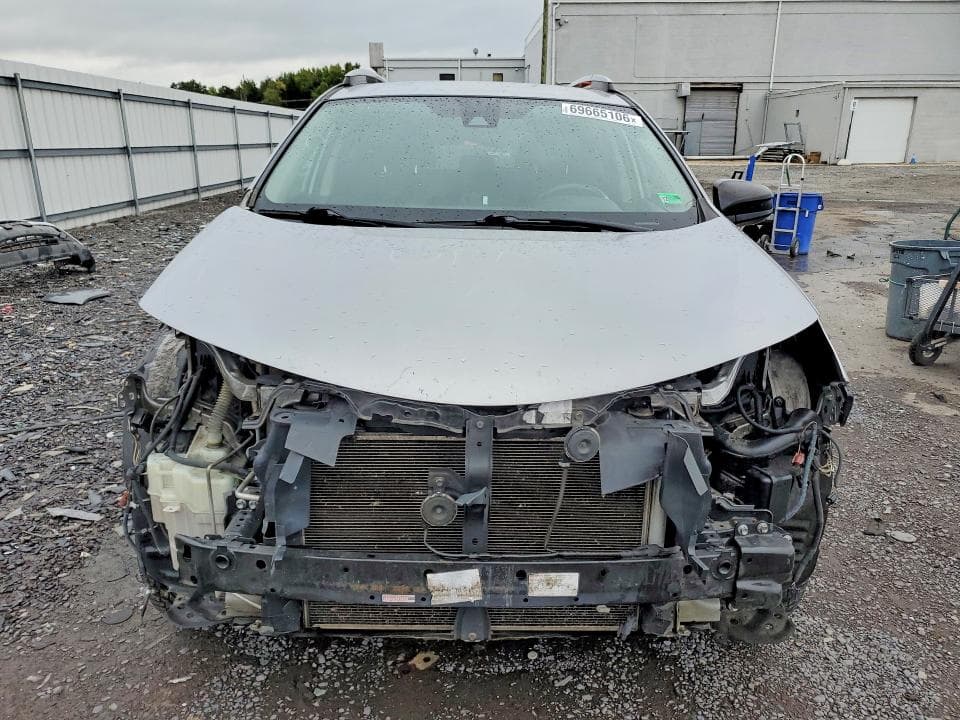 2017 TOYOTA RAV4 LE 5